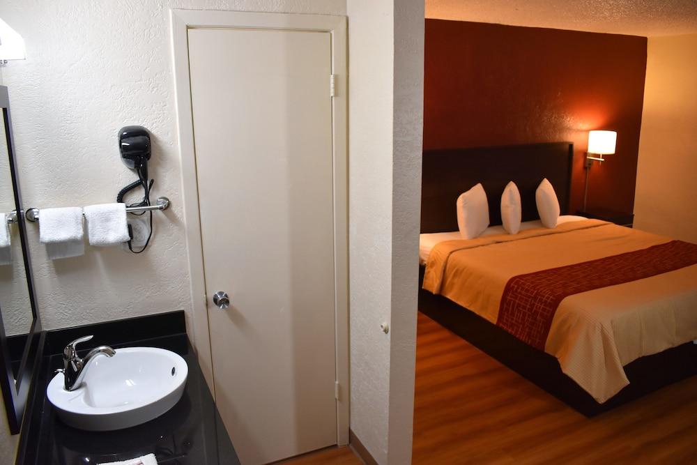 Red Roof Inn San Antonio Northeast - Rittiman Rd Екстериор снимка