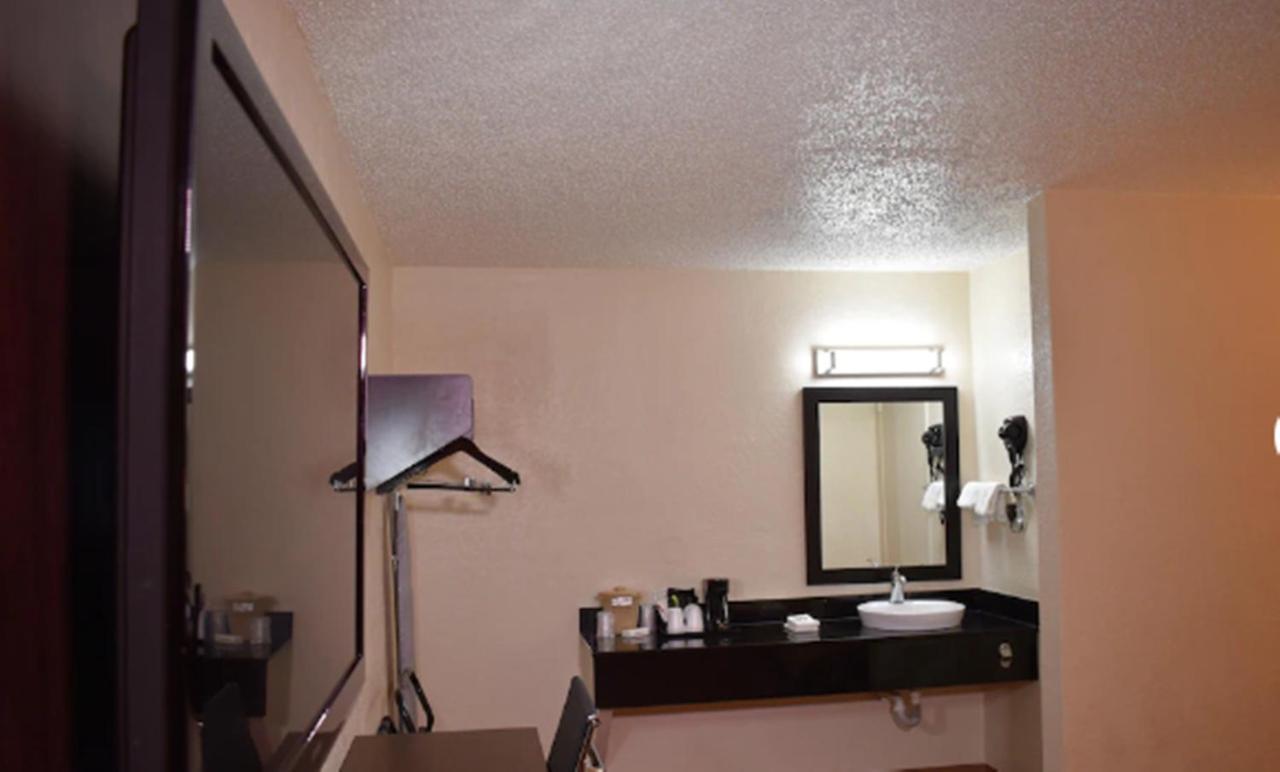 Red Roof Inn San Antonio Northeast - Rittiman Rd Екстериор снимка