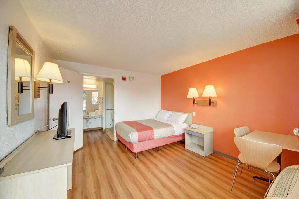 Red Roof Inn San Antonio Northeast - Rittiman Rd Екстериор снимка