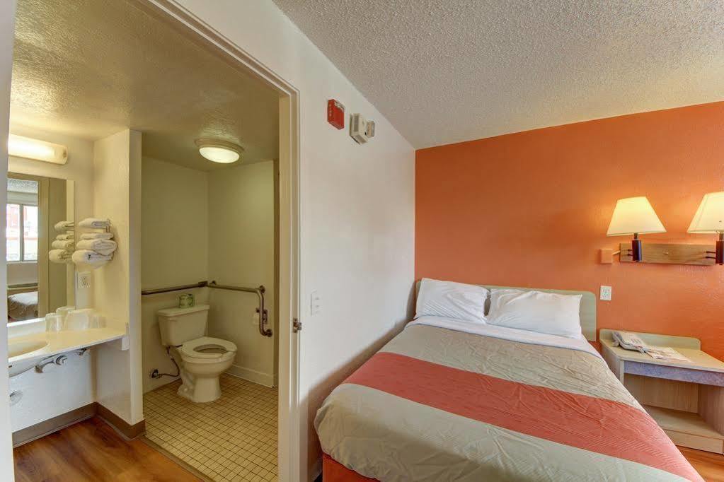 Red Roof Inn San Antonio Northeast - Rittiman Rd Екстериор снимка