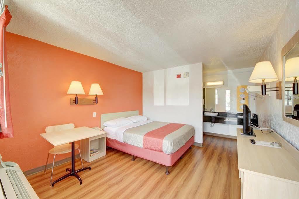 Red Roof Inn San Antonio Northeast - Rittiman Rd Екстериор снимка