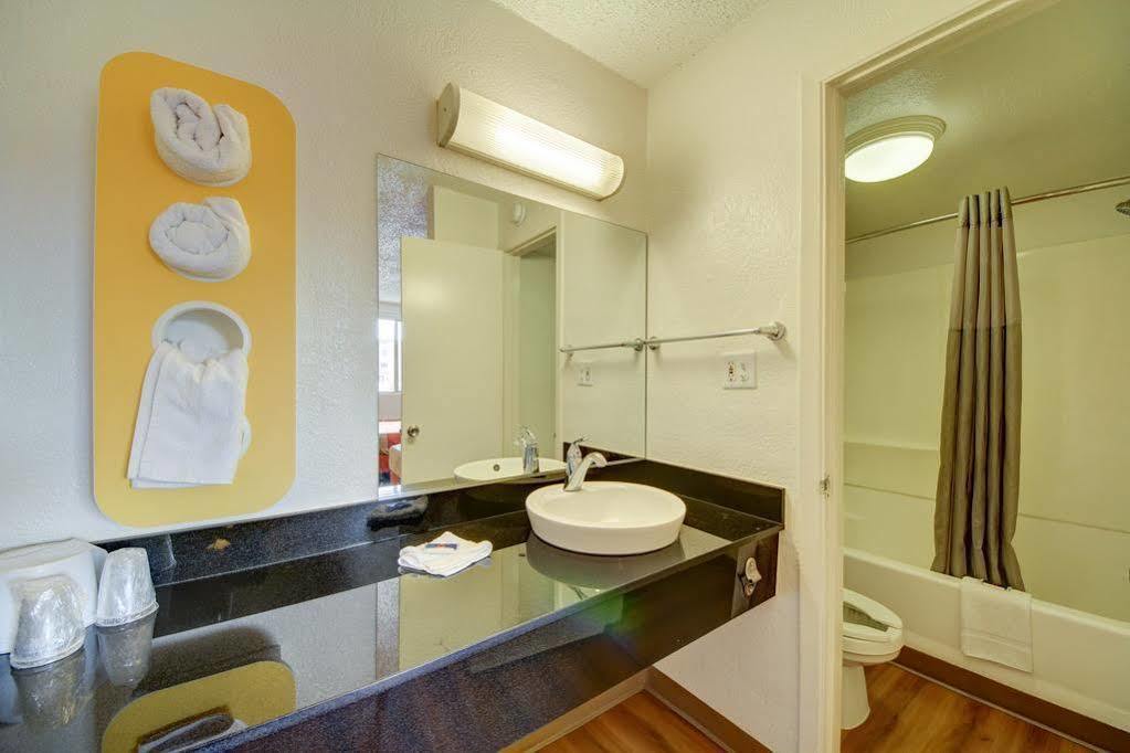 Red Roof Inn San Antonio Northeast - Rittiman Rd Екстериор снимка