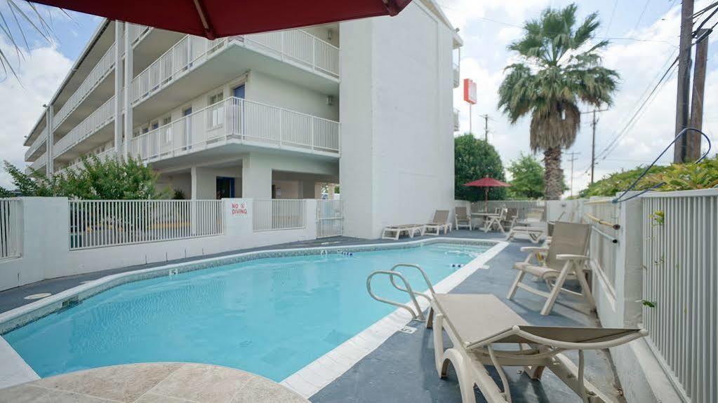 Red Roof Inn San Antonio Northeast - Rittiman Rd Екстериор снимка